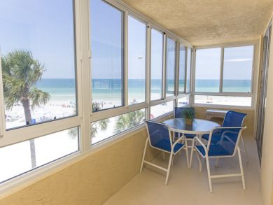 Siesta Key Vacation Condo Sleeps Six Guests.